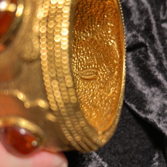 Vintage Chanel Gripoix cuff from season 25 1991 - Picture 2 of 11